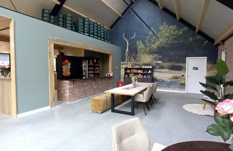 Receptie en huiskamerwinkel de stal